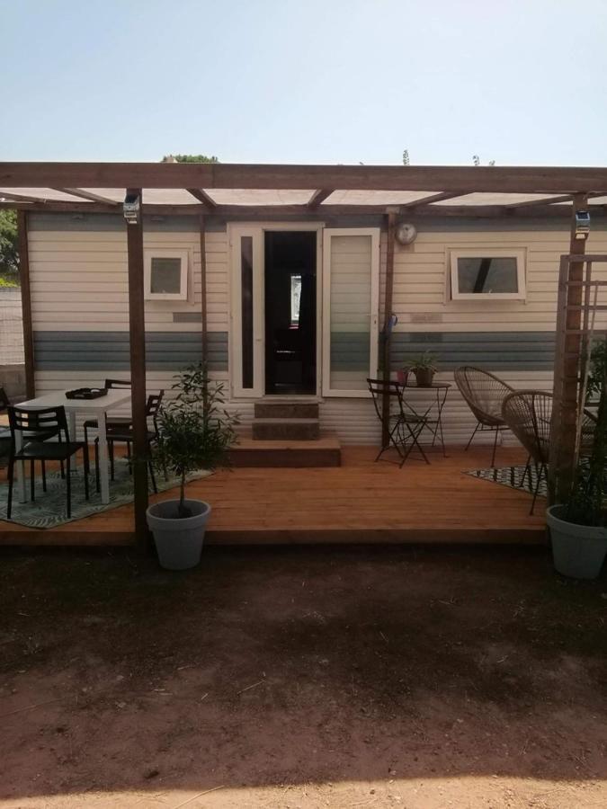 Mobilhome A Frejus A 15 Minute De La Mer Sur Terrain Independant Exterior photo
