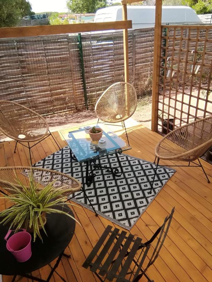 Mobilhome A Frejus A 15 Minute De La Mer Sur Terrain Independant Exterior photo