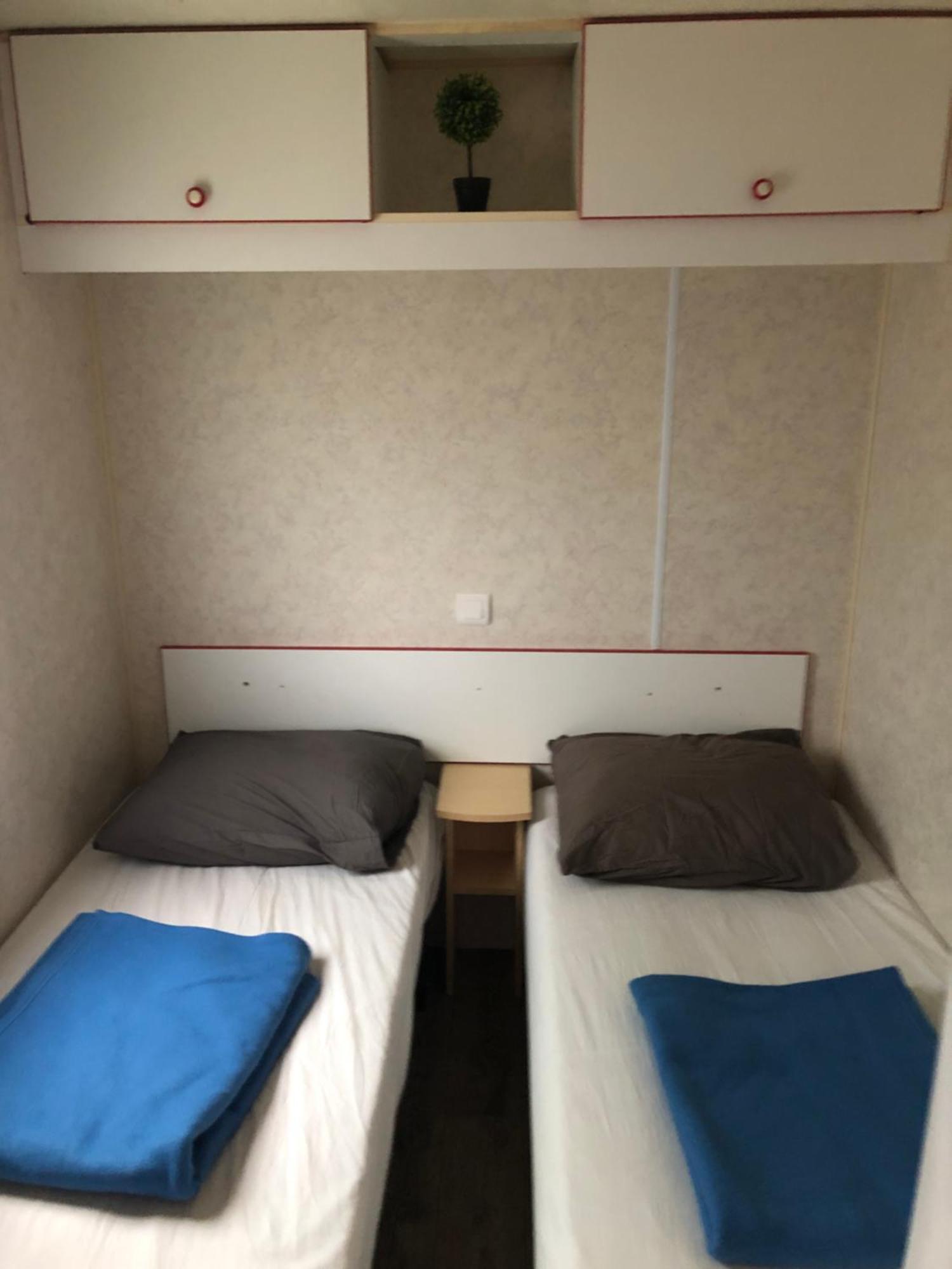Mobilhome A Frejus A 15 Minute De La Mer Sur Terrain Independant Exterior photo